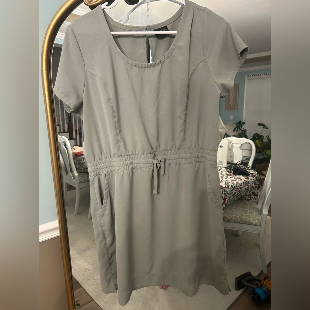 32 Degrees Cool Dress – Green- Lightweight Active T-Shirt Dress with Pockets